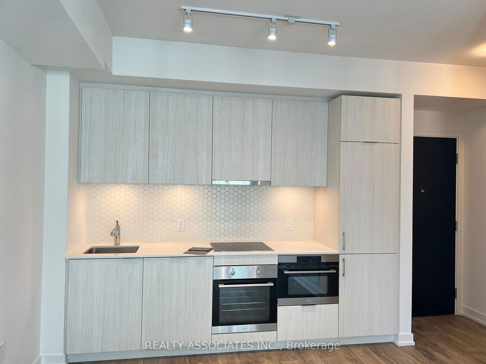 158 Front St E, unit 1816 for sale