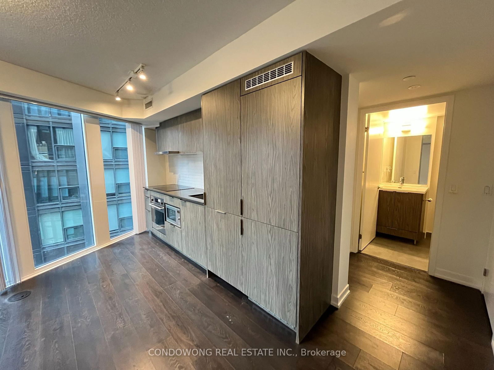 60 Shuter St, unit 811 for rent