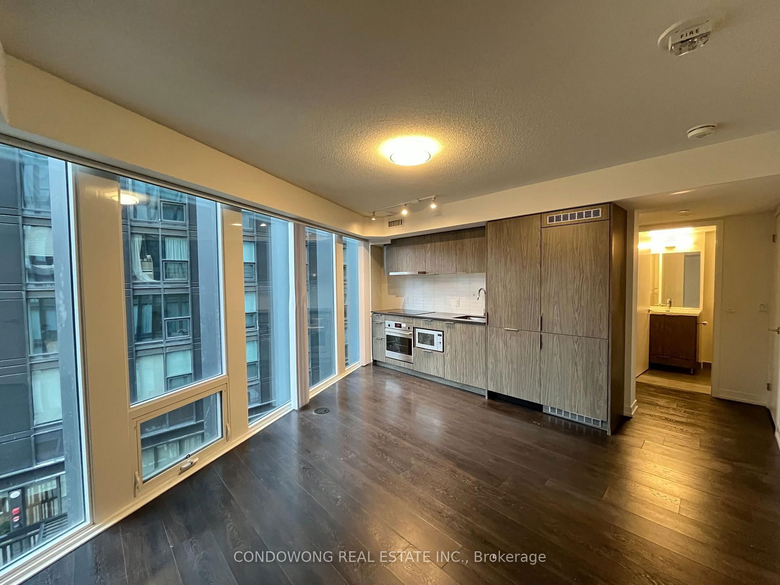 60 Shuter St, unit 811 for rent