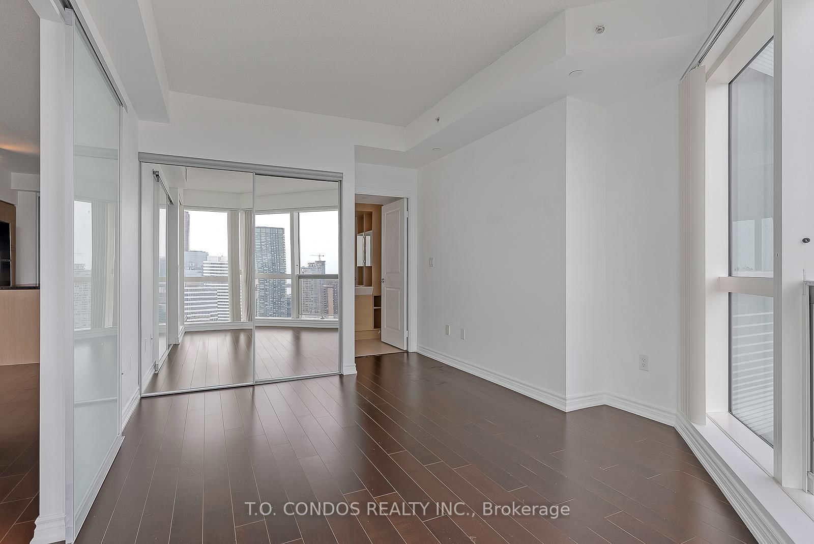 386 Yonge St, unit 3808 for sale