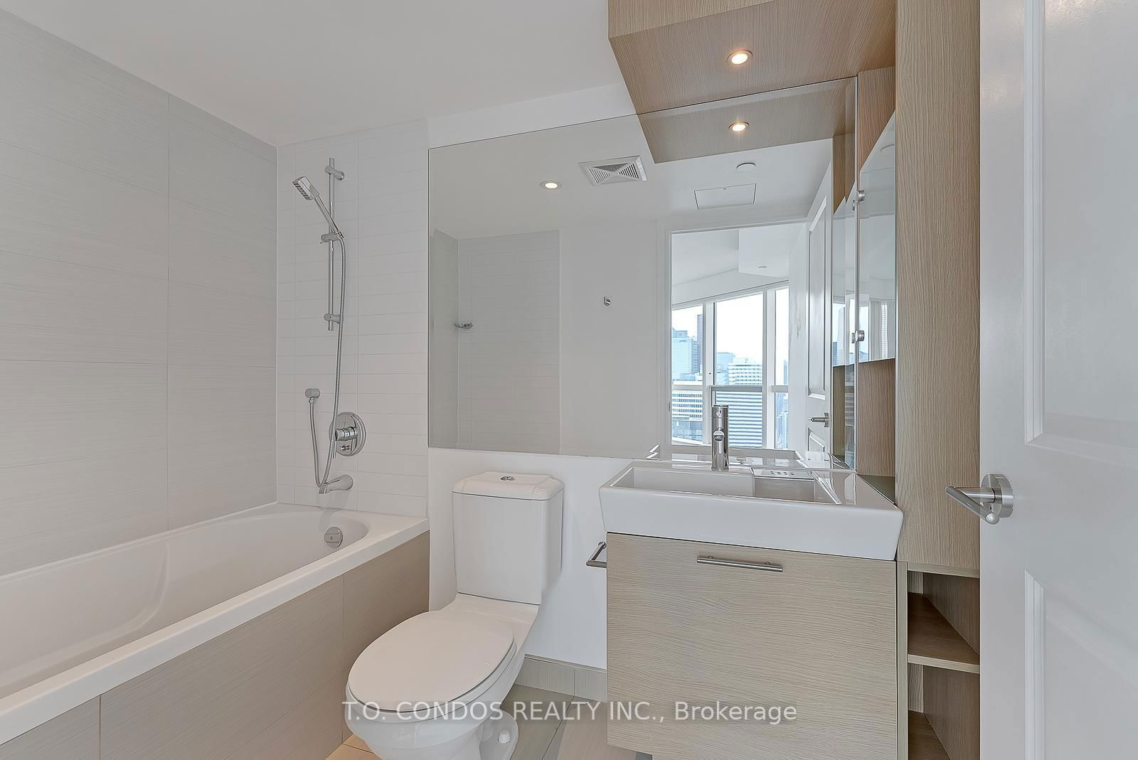 386 Yonge St, unit 3808 for sale