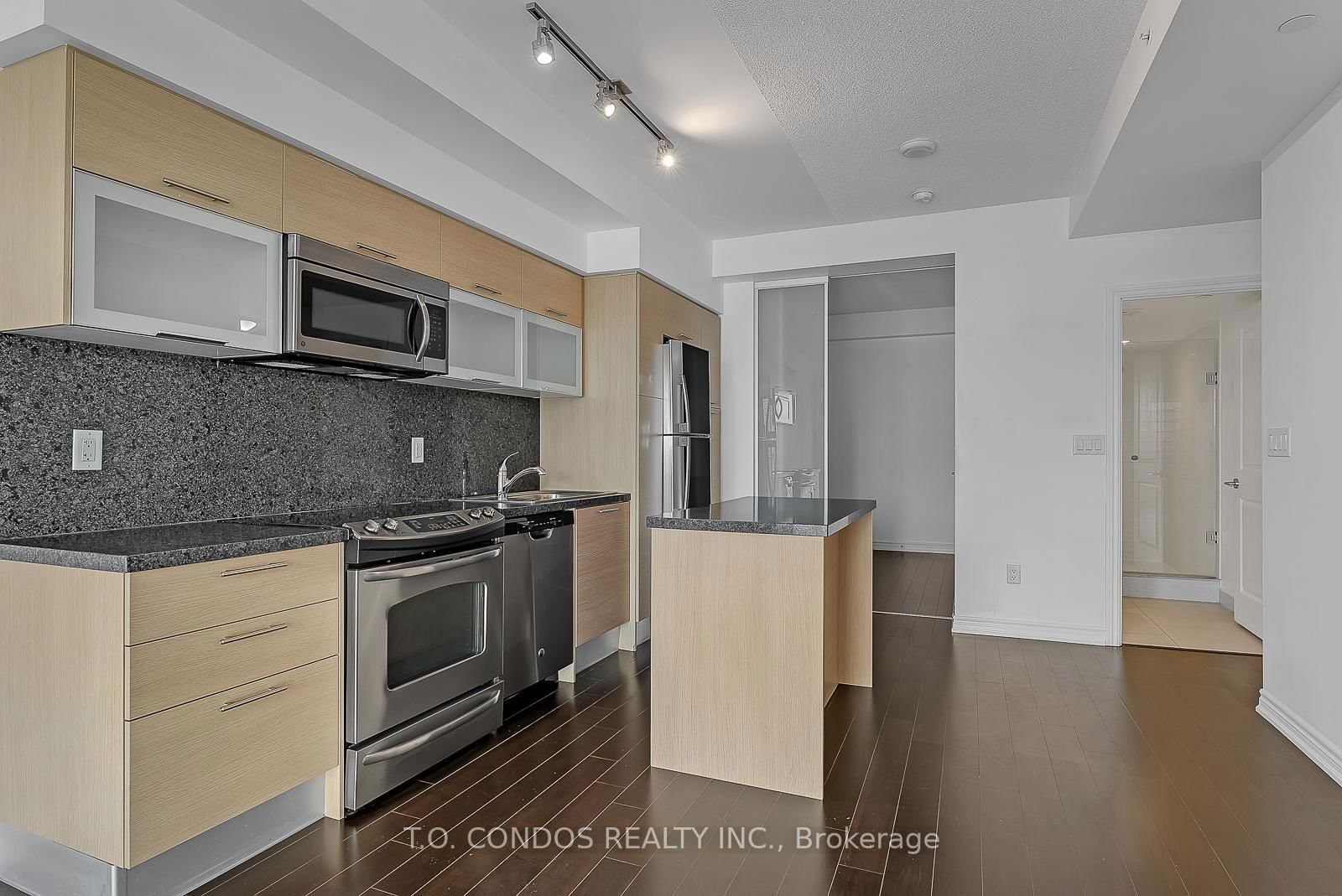 386 Yonge St, unit 3808 for sale