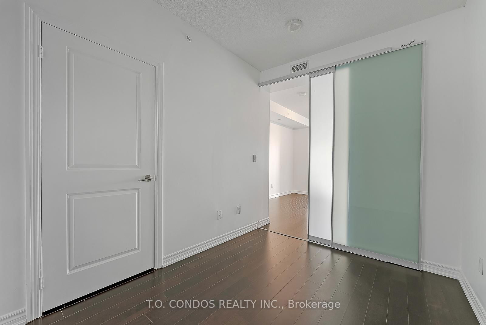 386 Yonge St, unit 3808 for sale