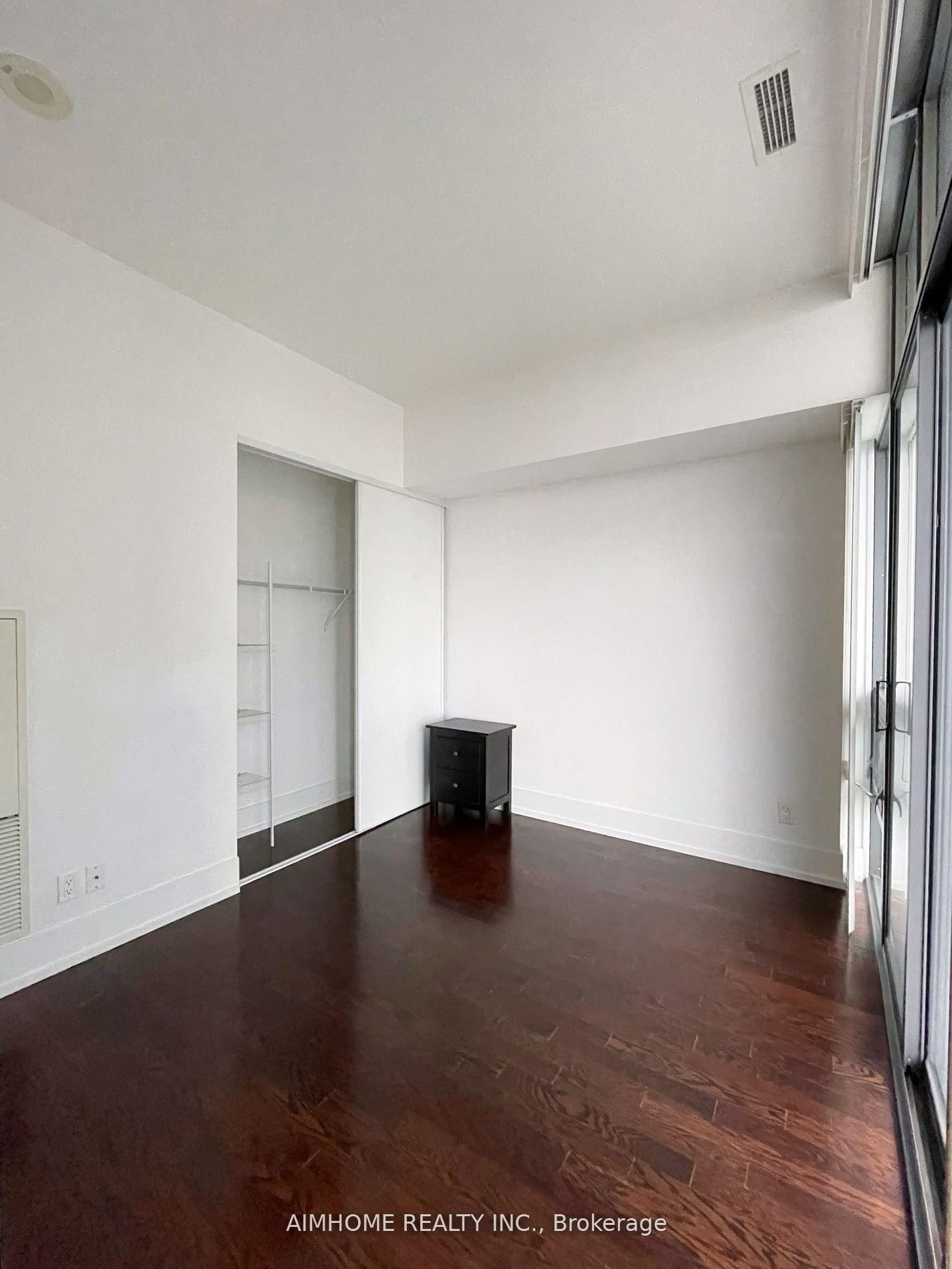 33 Charles St E, unit 4201 for rent