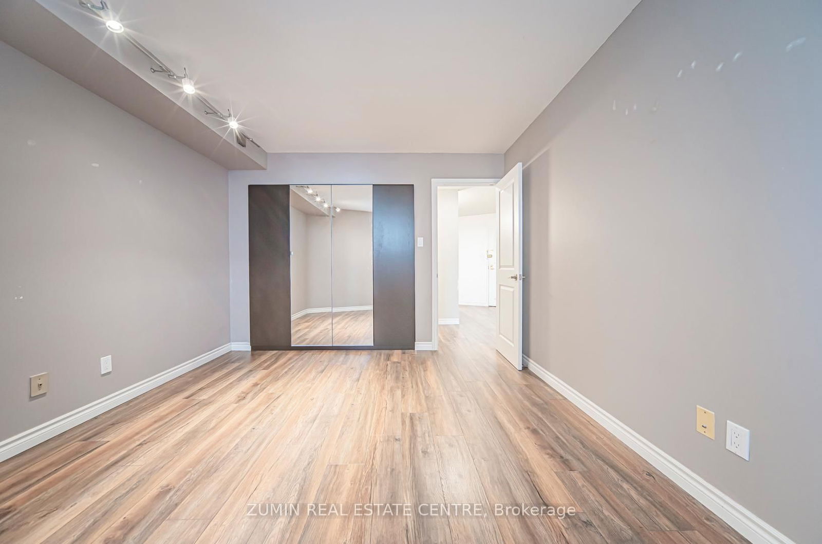 260 Queens Quay W, unit 1304 for sale