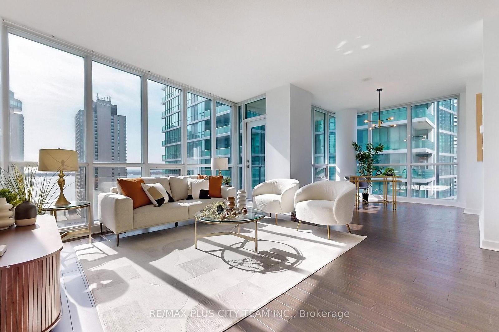 18 Harbour St, unit 1910 for sale