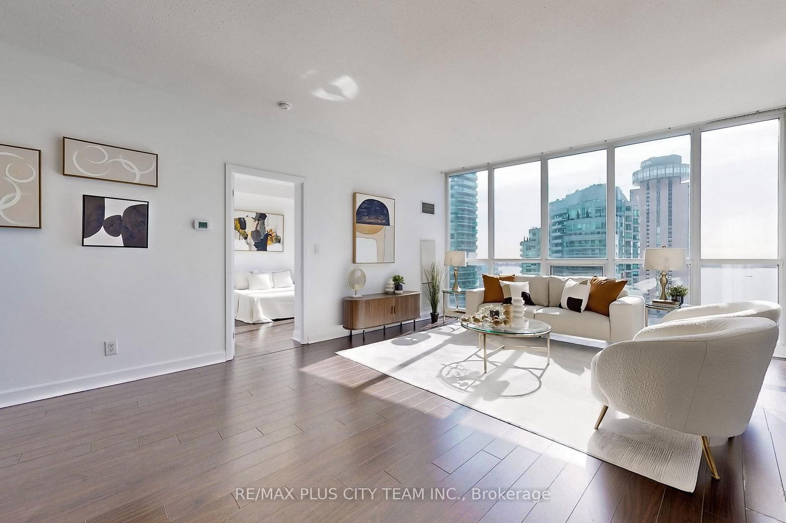 18 Harbour St, unit 1910 for sale