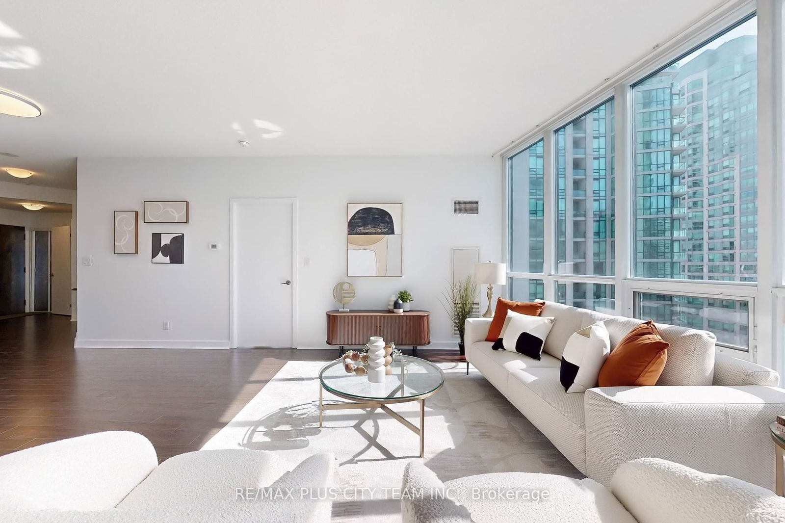 18 Harbour St, unit 1910 for sale