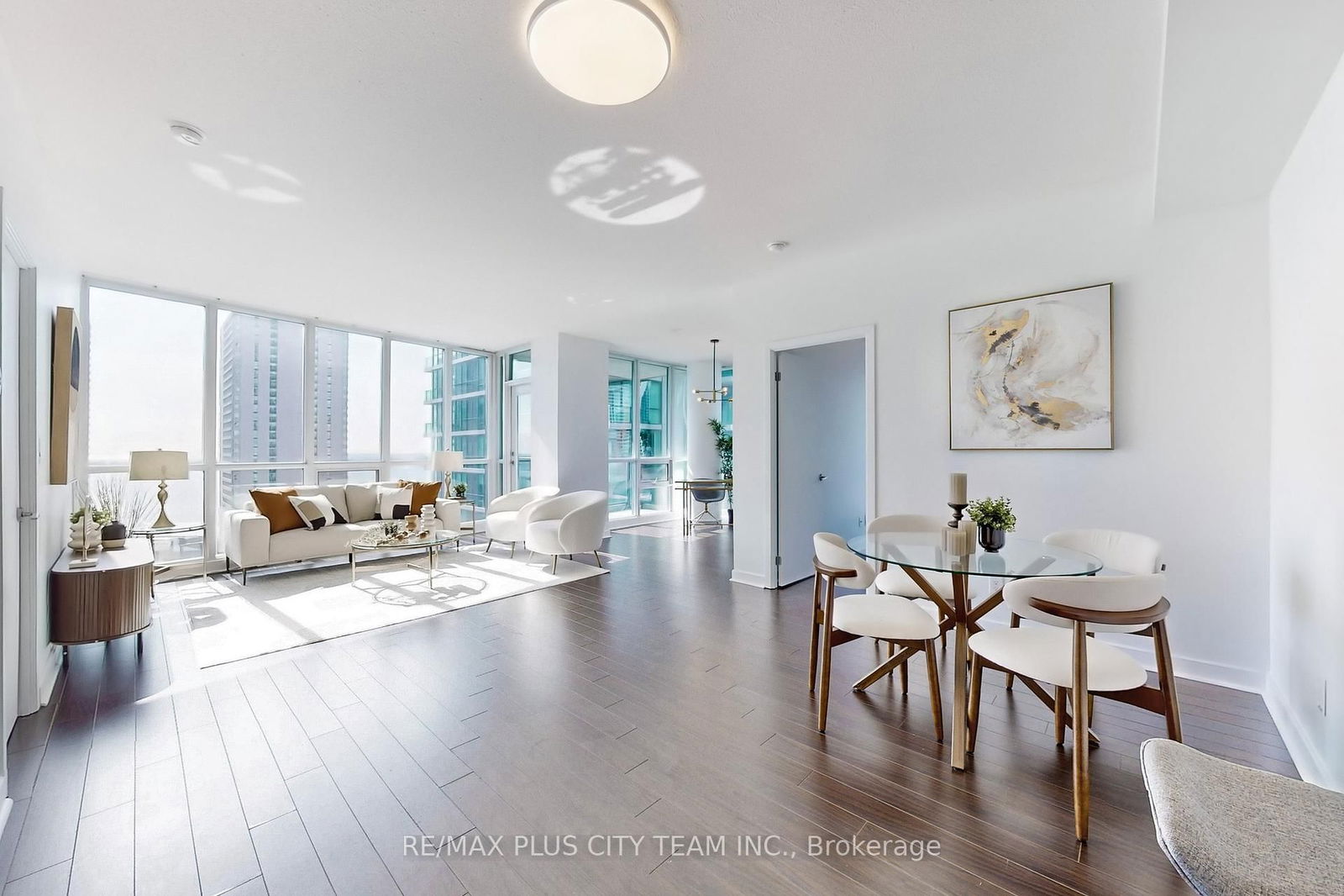 18 Harbour St, unit 1910 for sale