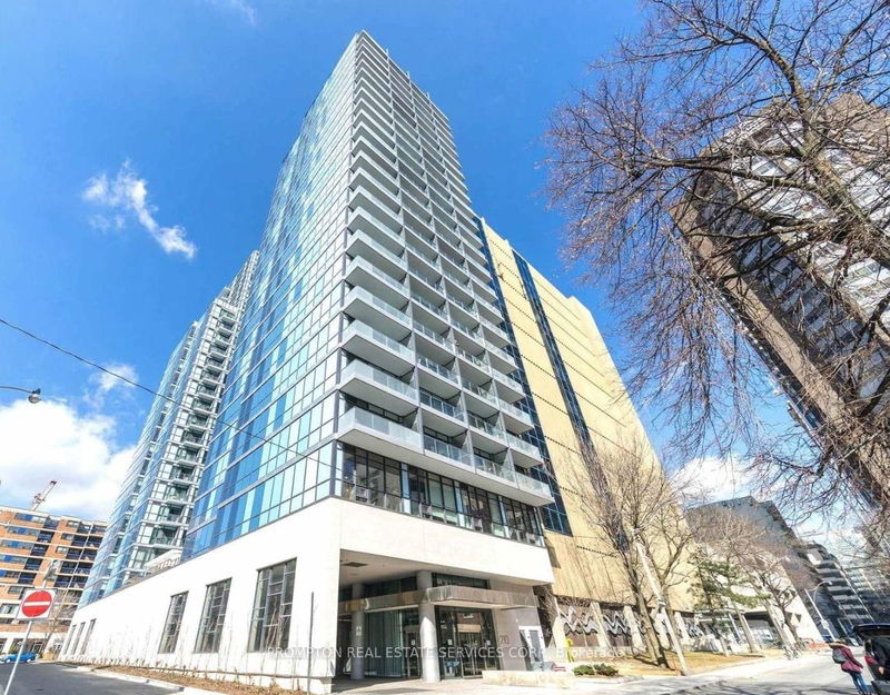 210 Simcoe St, unit 1712 for rent