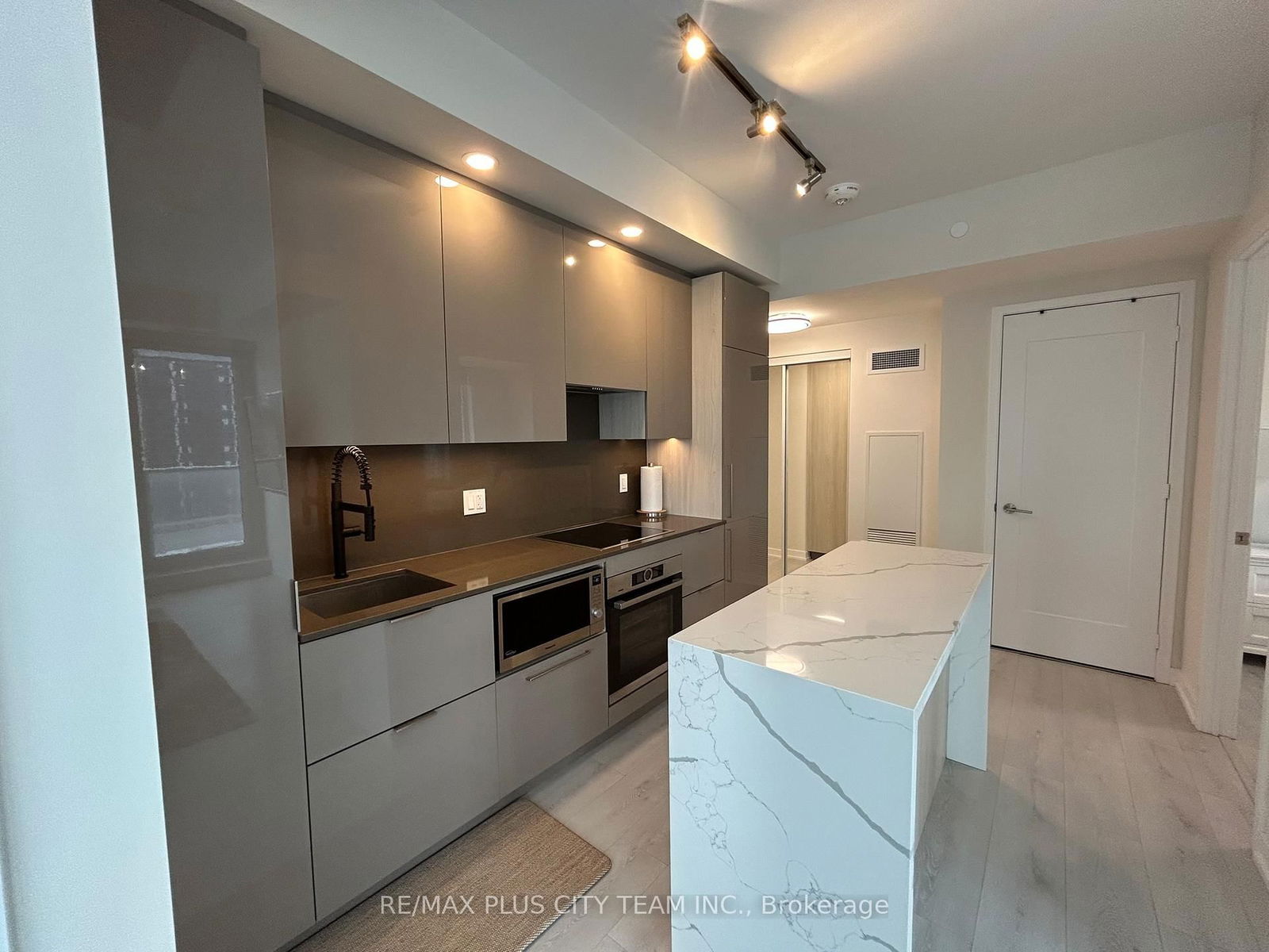 28 Freeland St, unit 1407 for rent