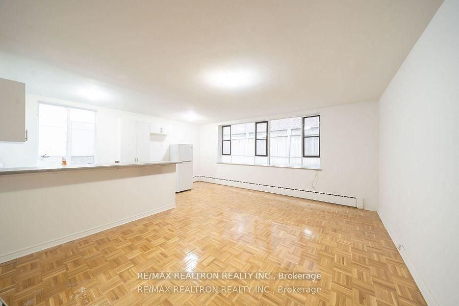 77 Erskine Ave, unit 205 for rent