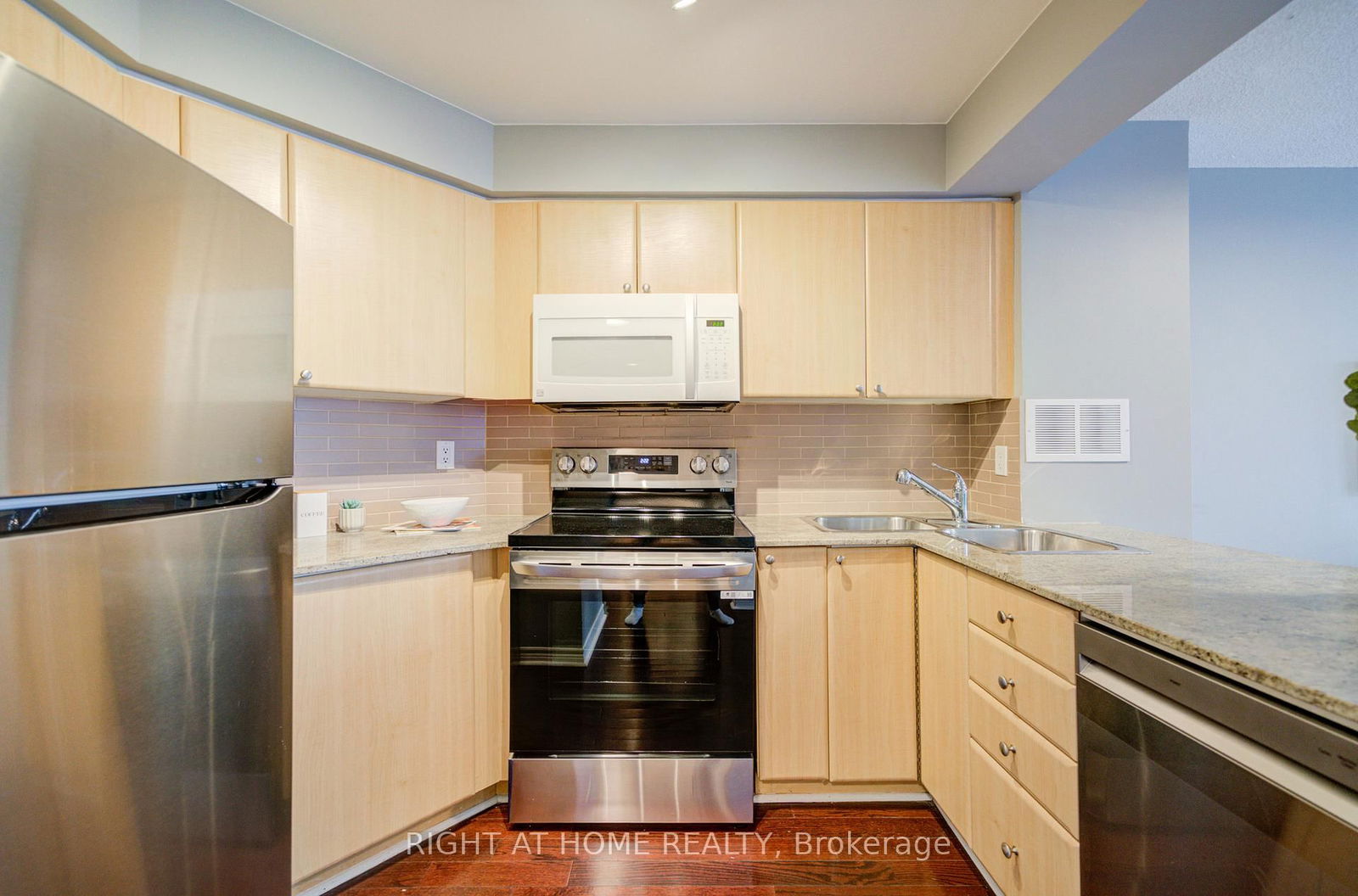 763 Bay St, unit 2013 for sale