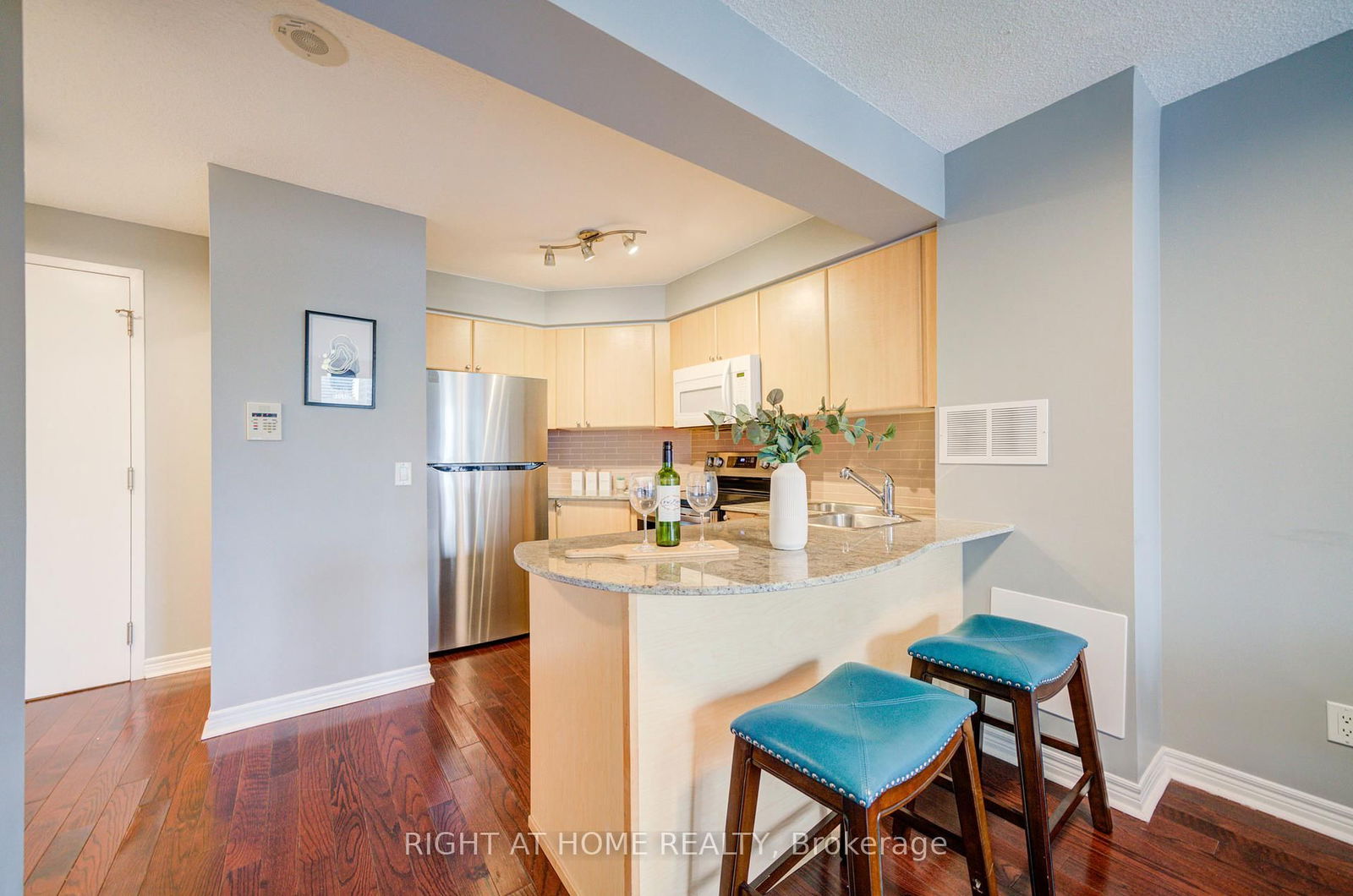 763 Bay St, unit 2013 for sale