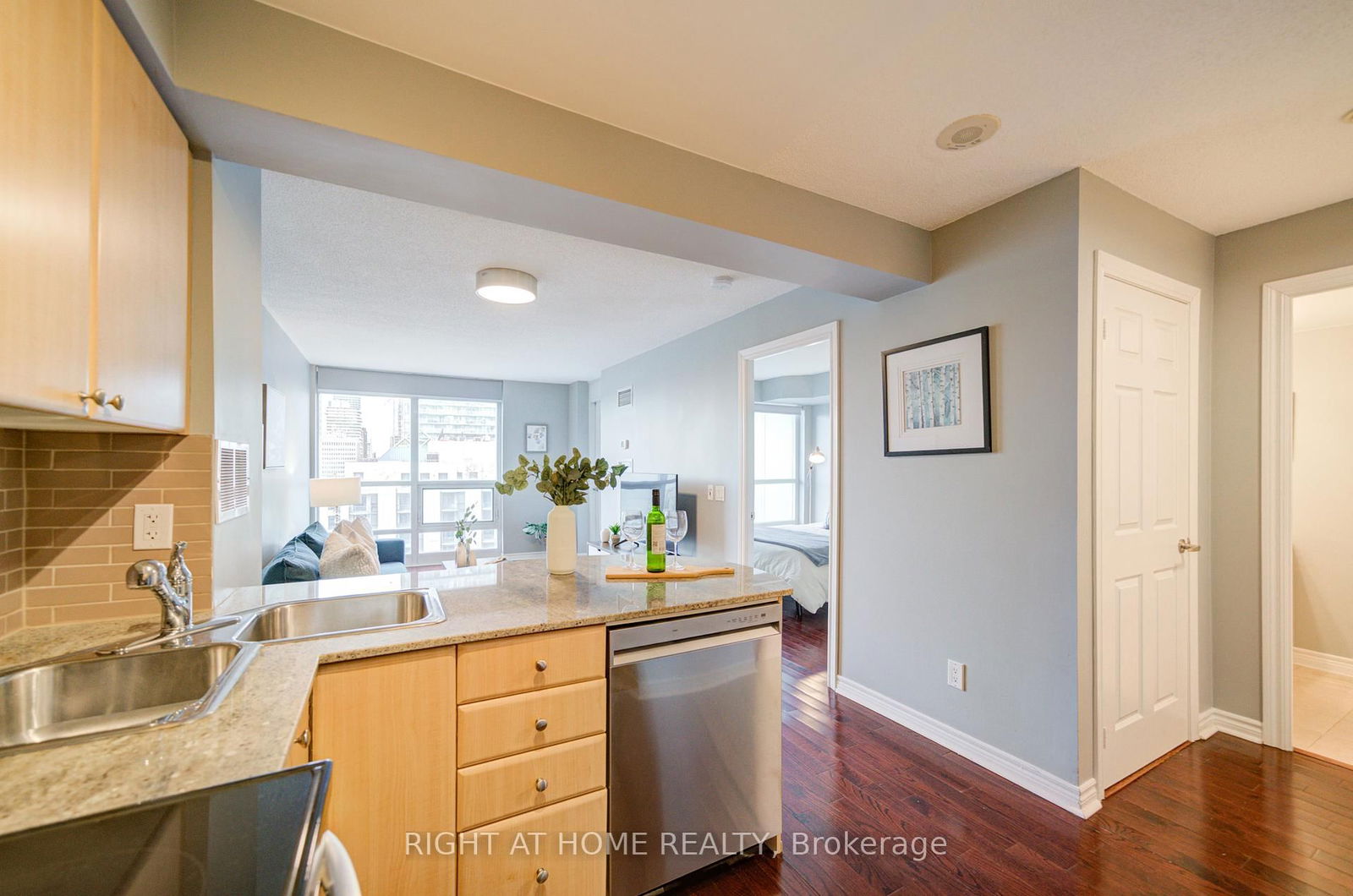 763 Bay St, unit 2013 for sale