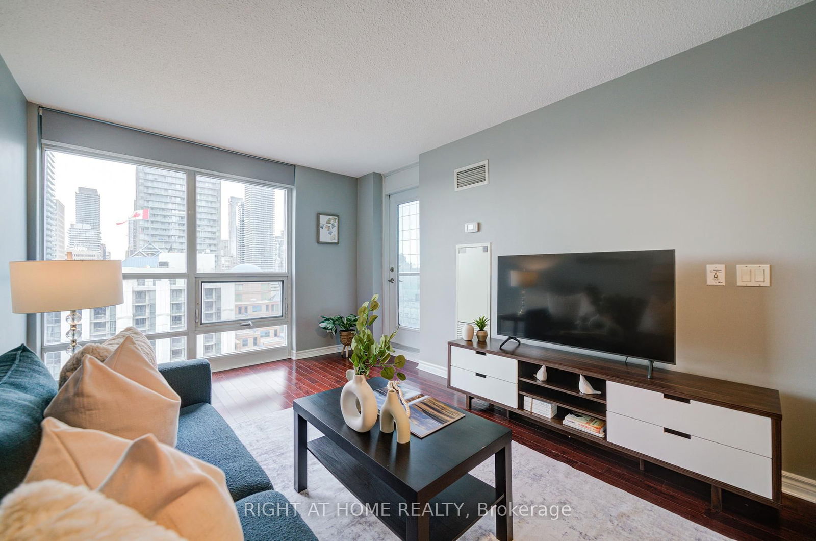 763 Bay St, unit 2013 for sale