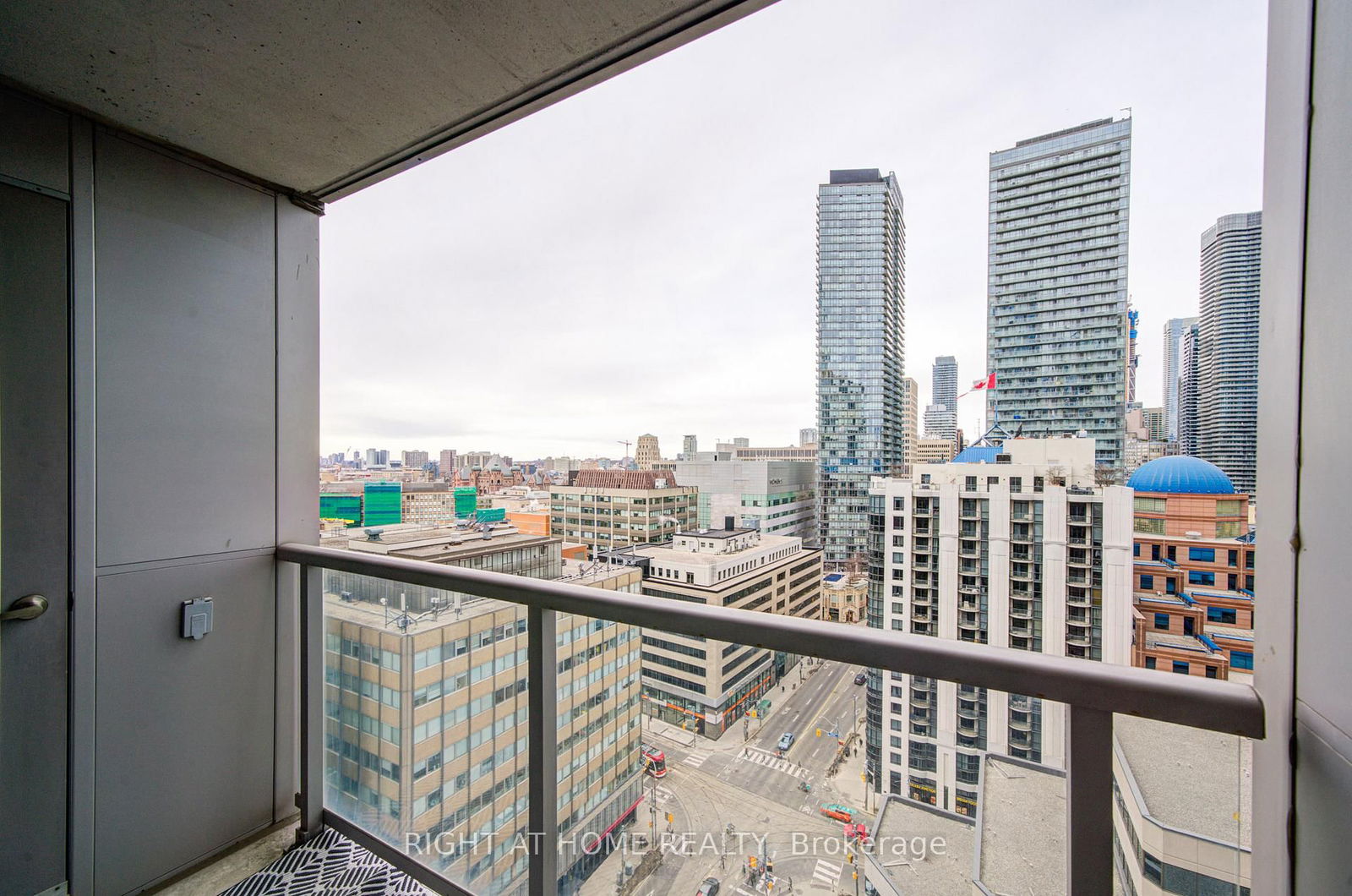 763 Bay St, unit 2013 for sale