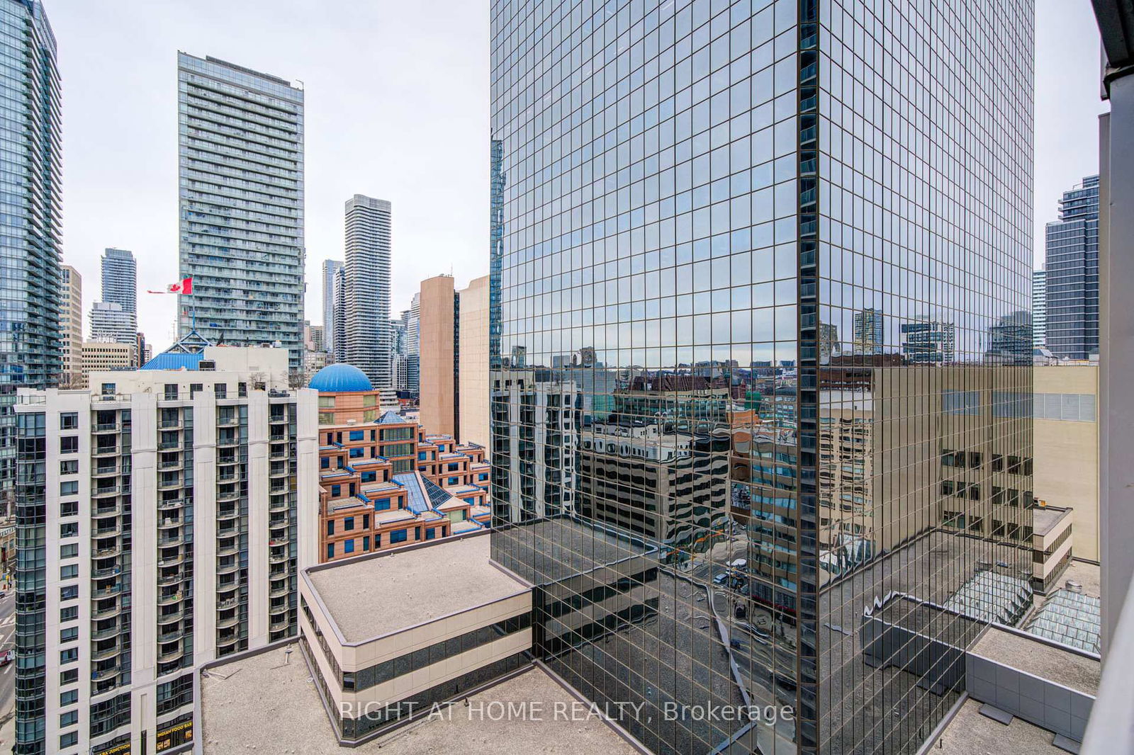 763 Bay St, unit 2013 for sale