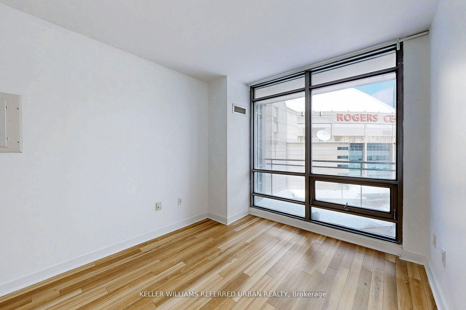 3 Navy Wharf Crt, unit 708 for rent