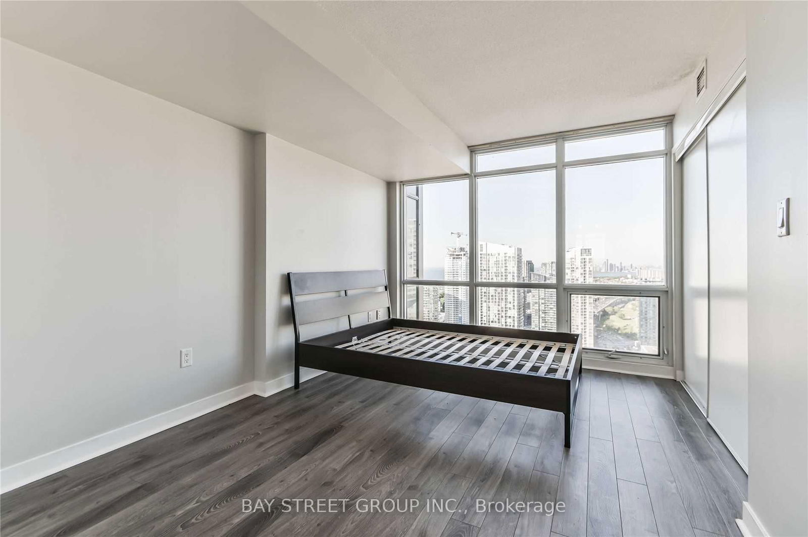 15 Fort York Blvd, unit 4303 for rent