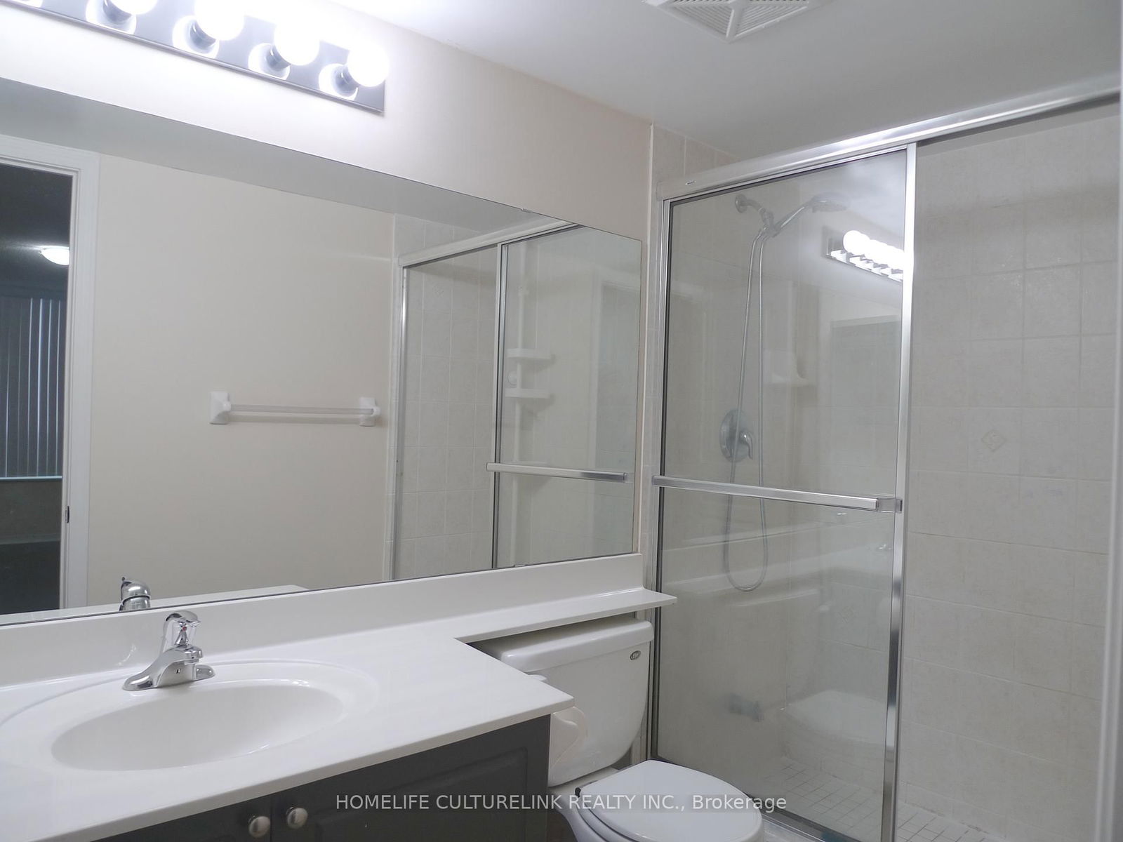 509 Beecroft Rd, unit 602 for rent