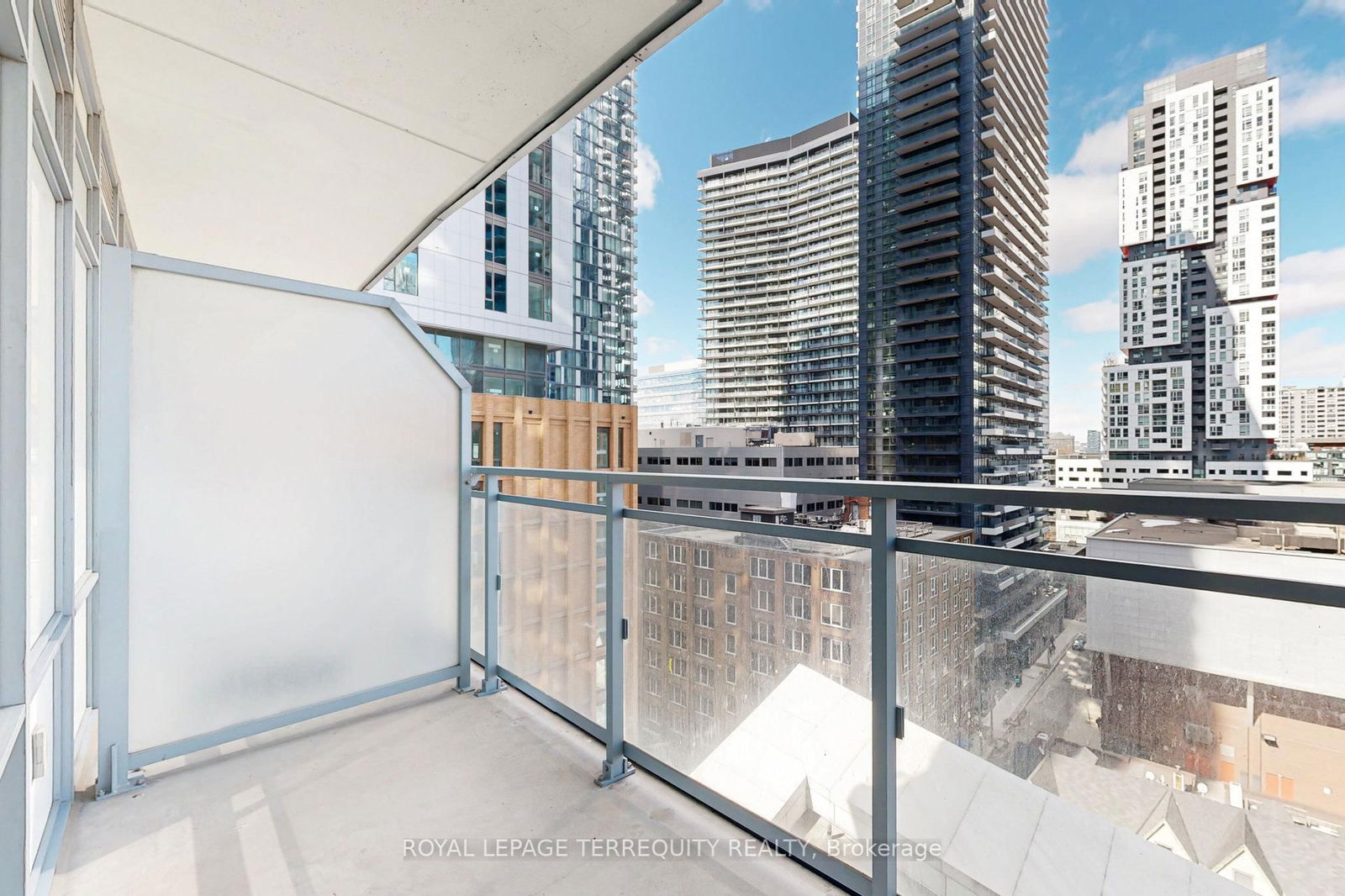 21 Widmer St, unit 1003 for sale