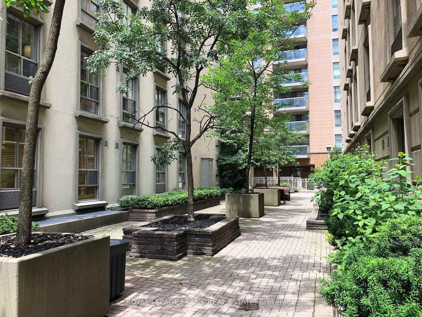 88 Charles St E, unit 301 for sale