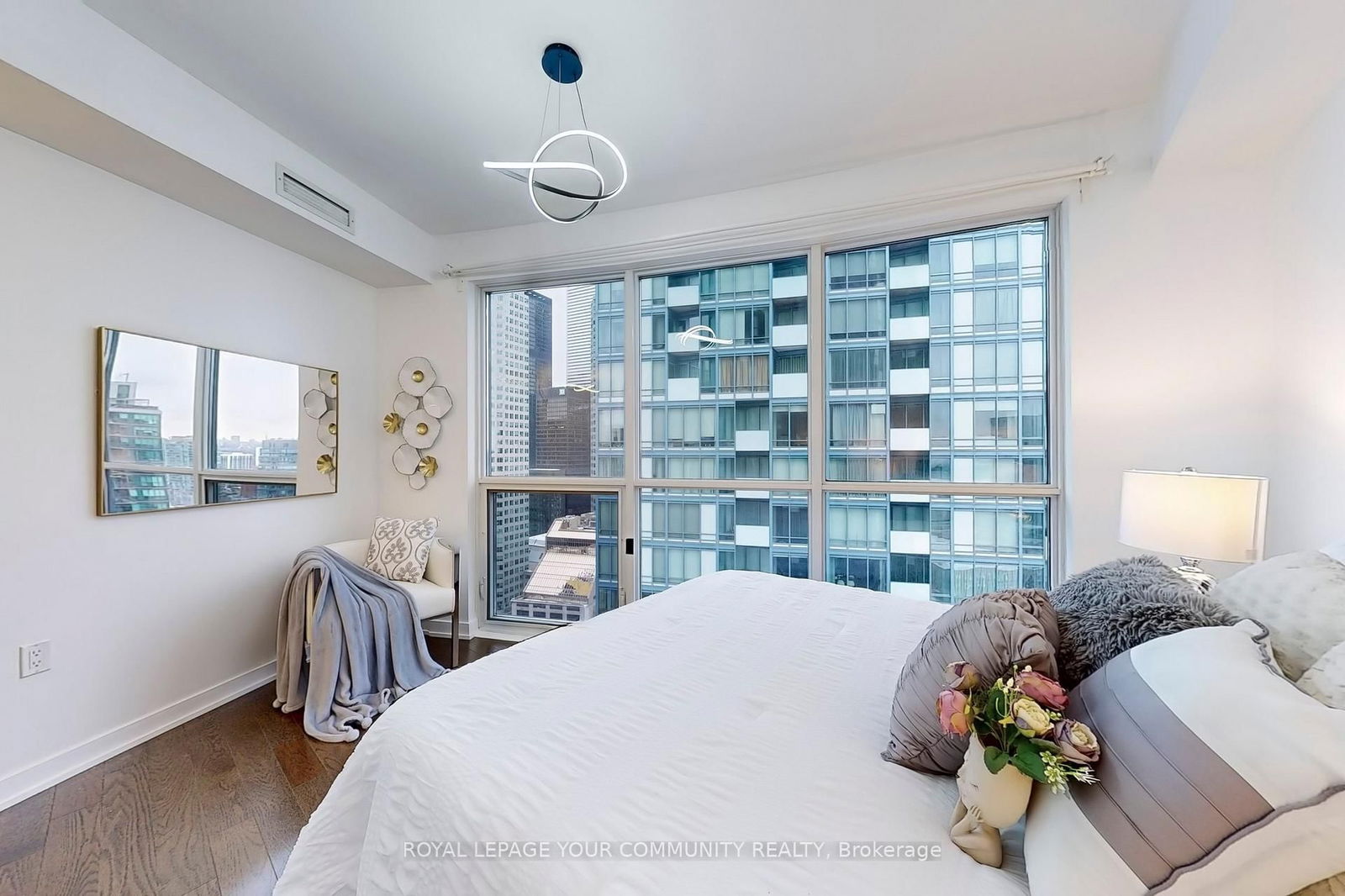 1 The Esplanade, unit 2804 for rent