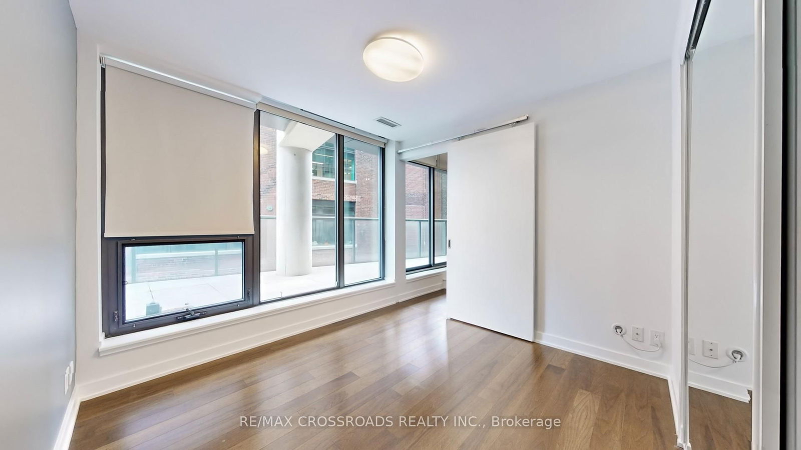 15 Beverley St, unit 505 for rent