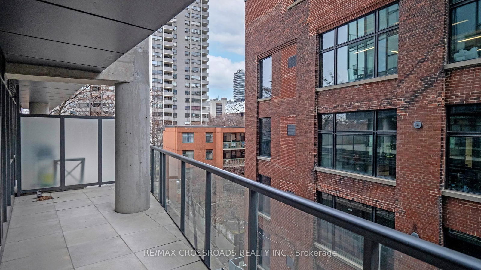 15 Beverley St, unit 505 for rent