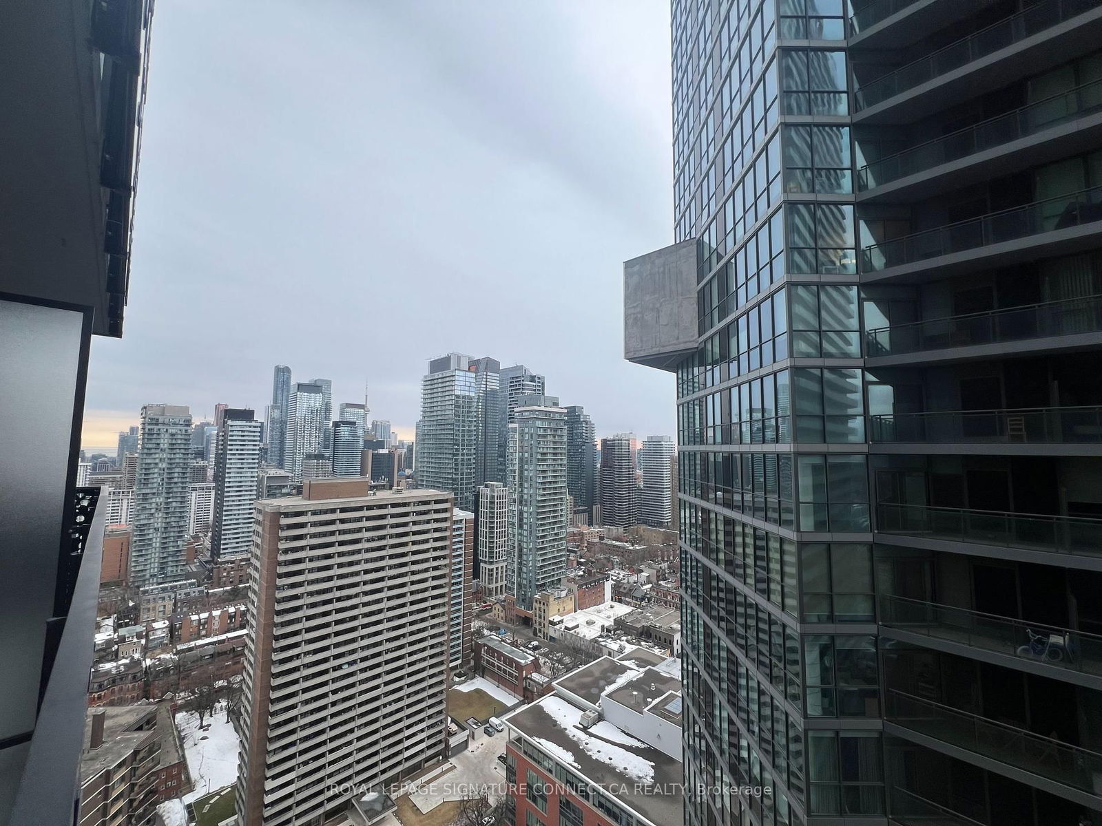 55 Charles St E, unit 2807 for rent