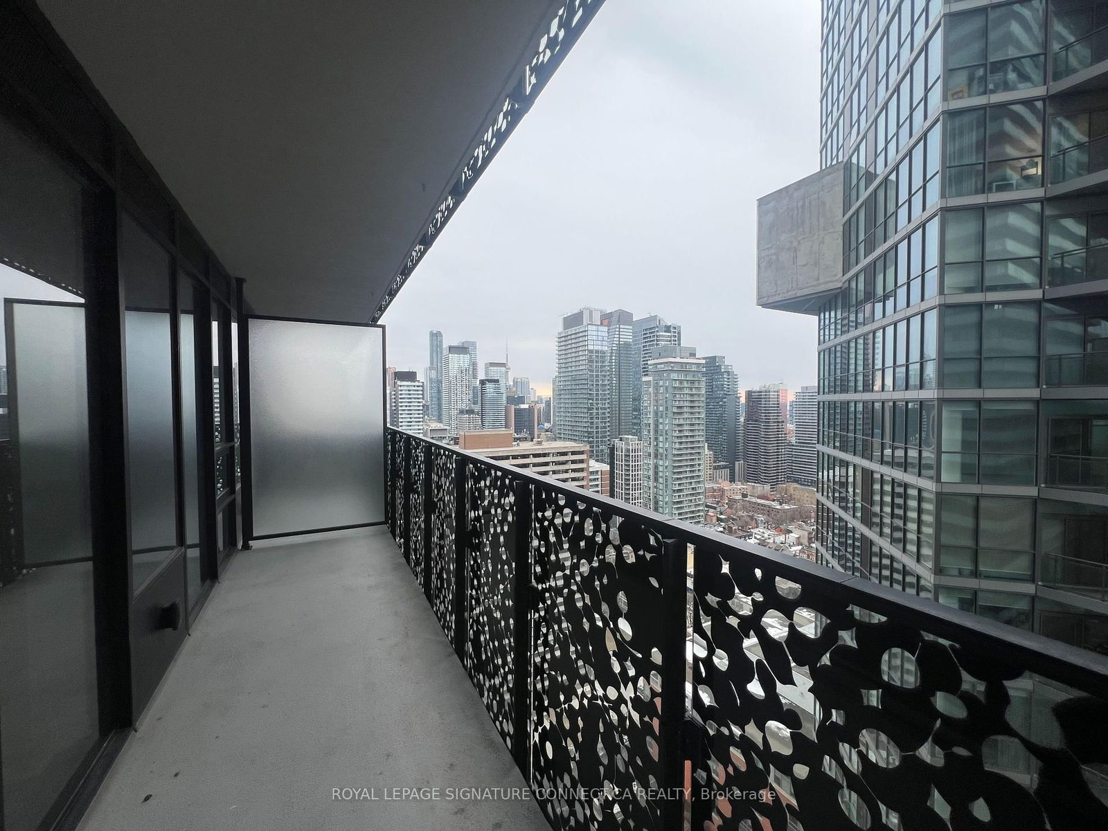 55 Charles St E, unit 2807 for rent