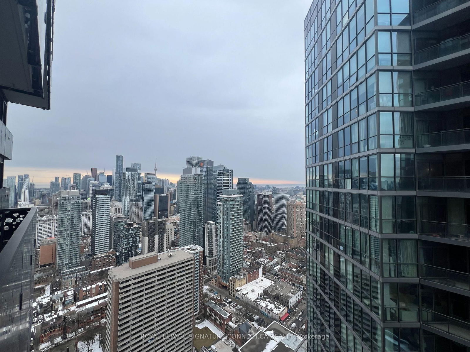 55 Charles St E, unit 4006 for rent