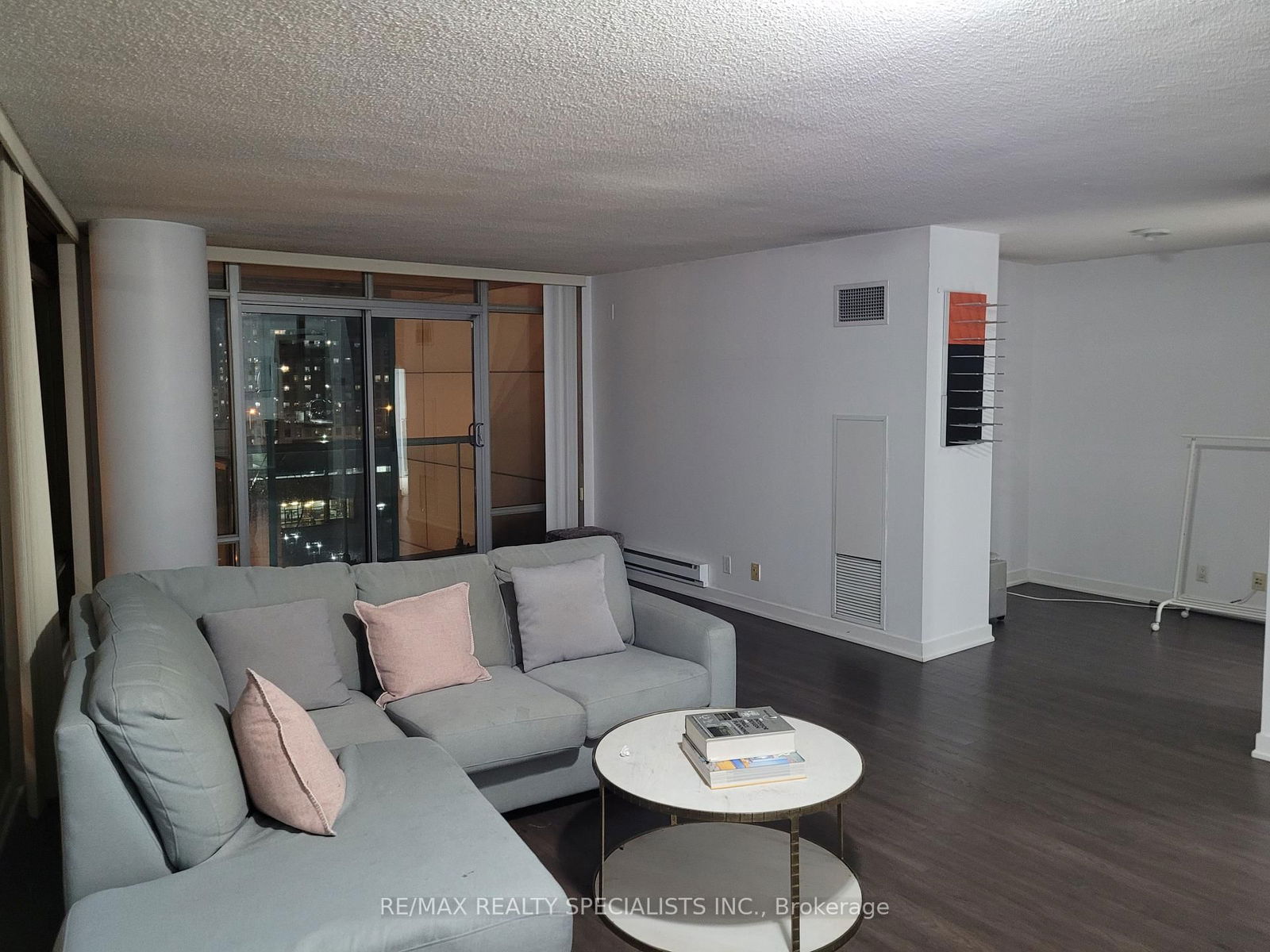 81 Navy Wharf Crt, unit 903 for rent