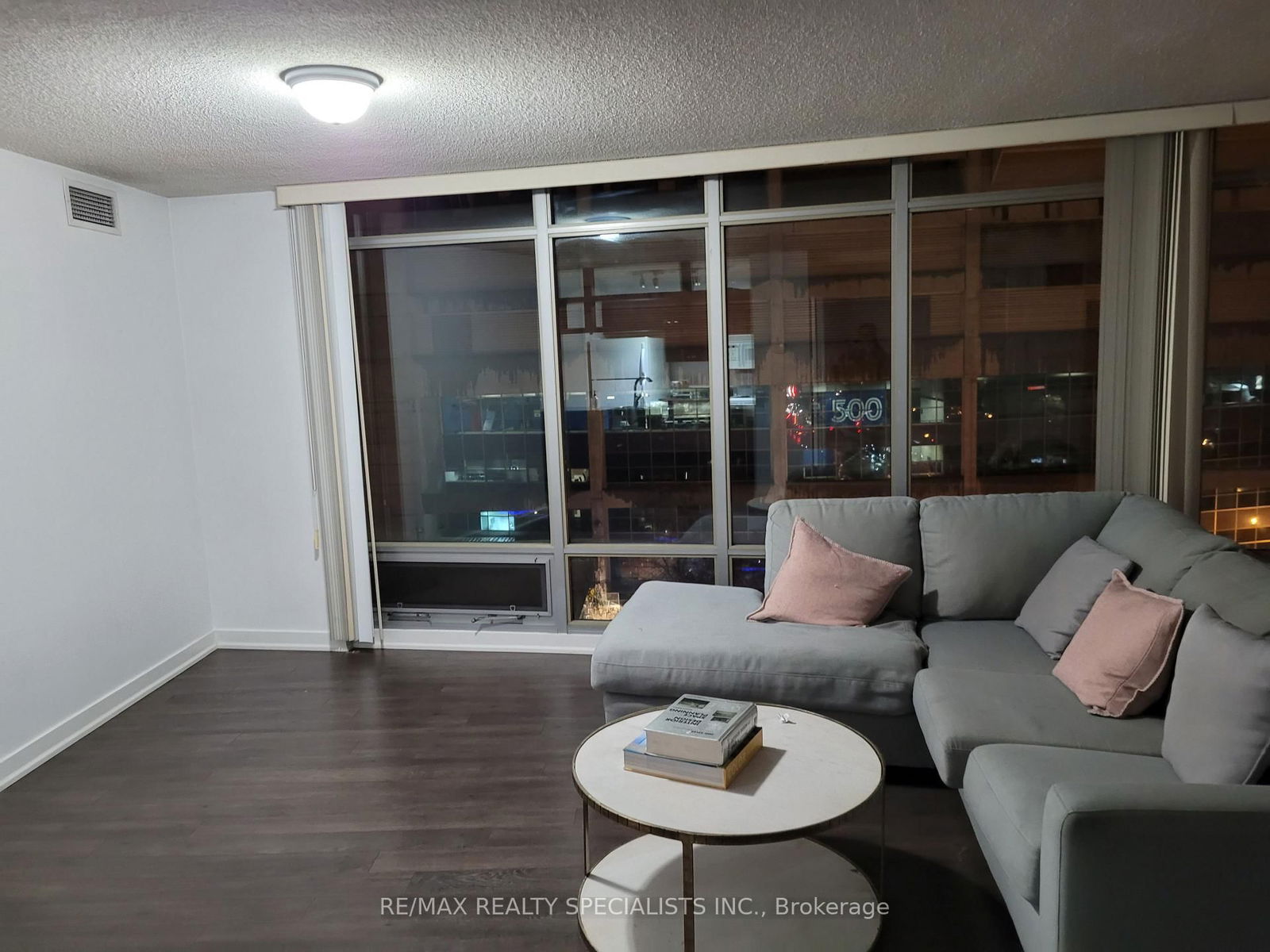 81 Navy Wharf Crt, unit 903 for rent