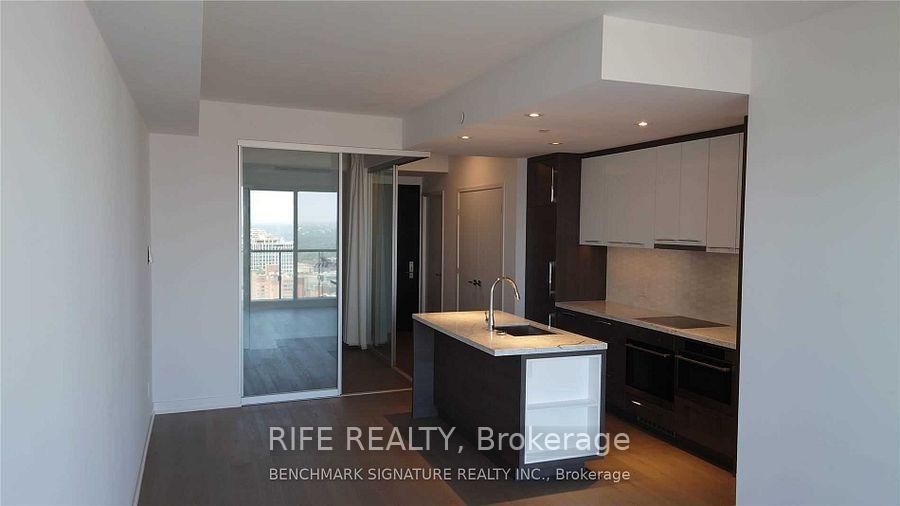 488 University Ave, unit 4005 for rent