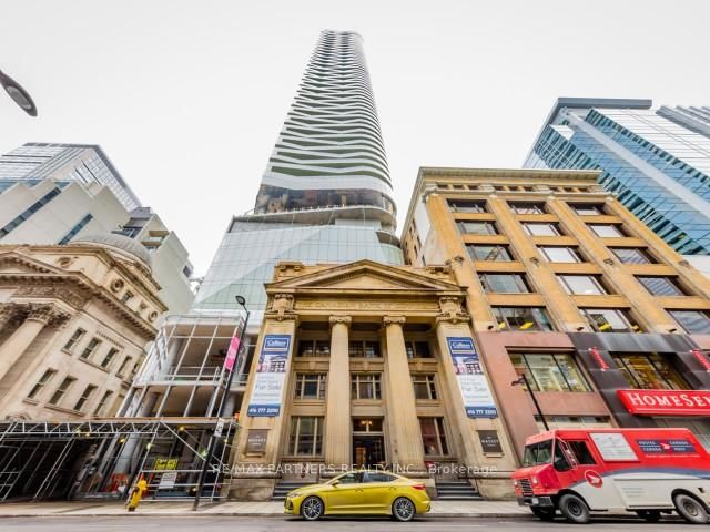 197 Yonge St, unit 1704 for sale