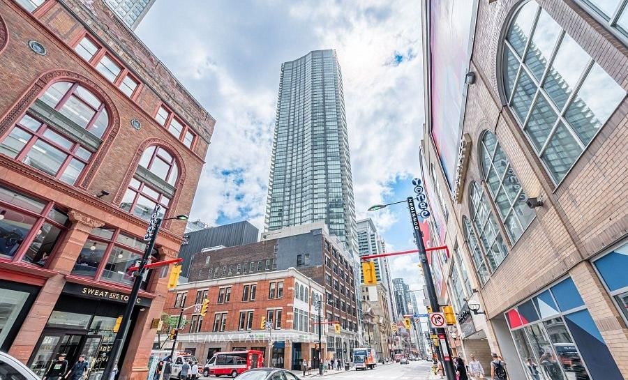 197 Yonge St, unit 1704 for sale