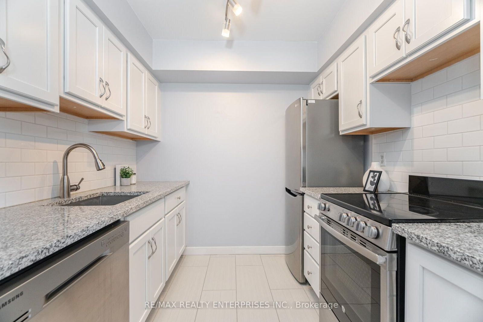 44 St. Joseph St, unit 2205 for sale