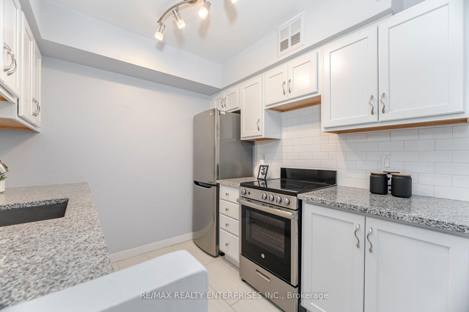 44 St. Joseph St, unit 2205 for sale