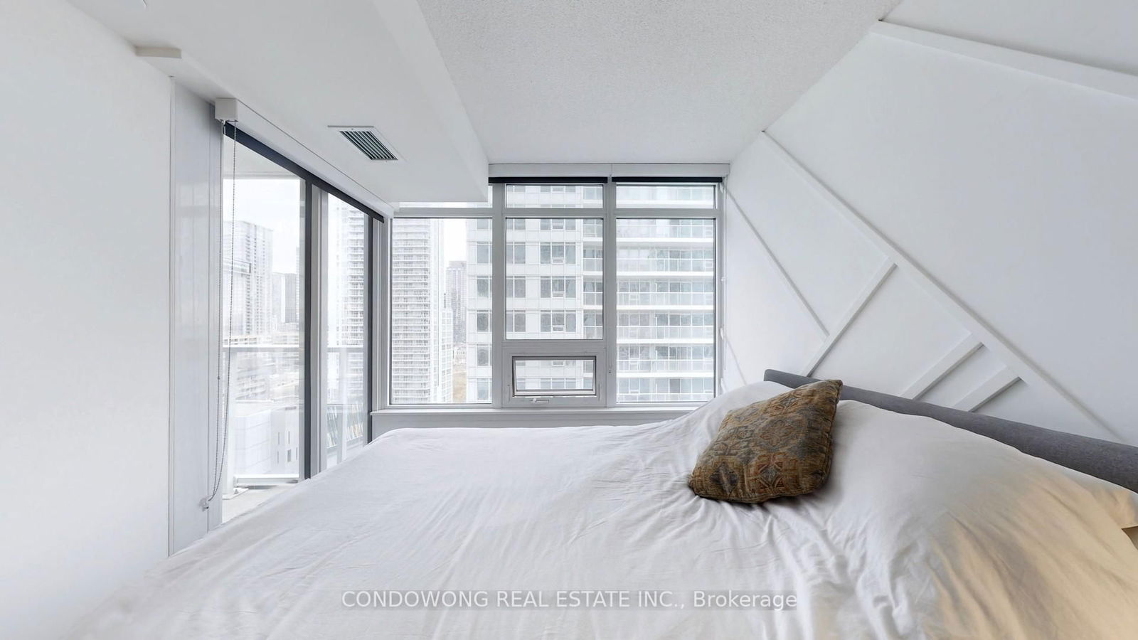 19 Bathurst St, unit 1810 for sale