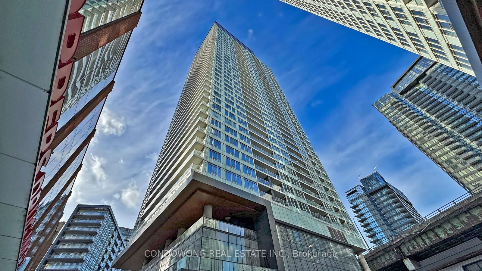 19 Bathurst St, unit 1810 for sale