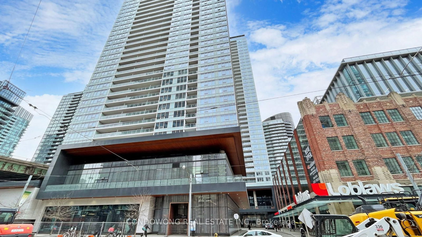 19 Bathurst St, unit 1810 for sale