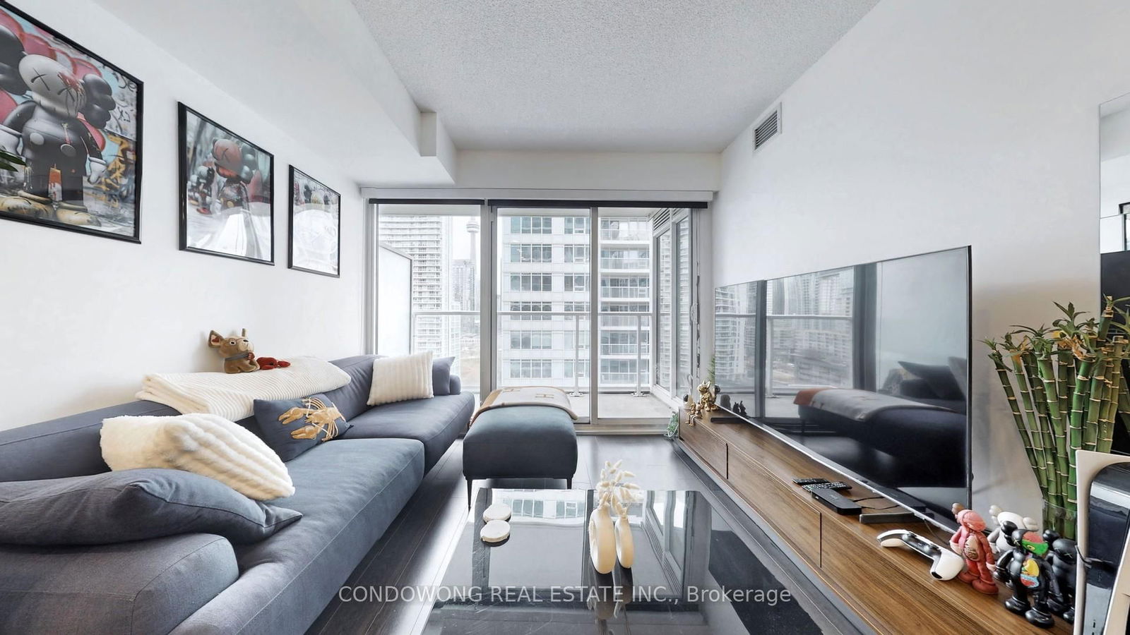 19 Bathurst St, unit 1810 for sale