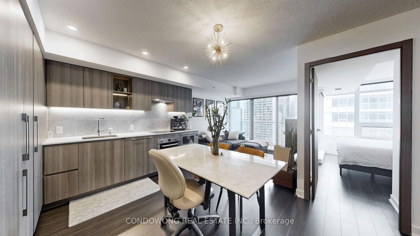 19 Bathurst St, unit 1810 for sale