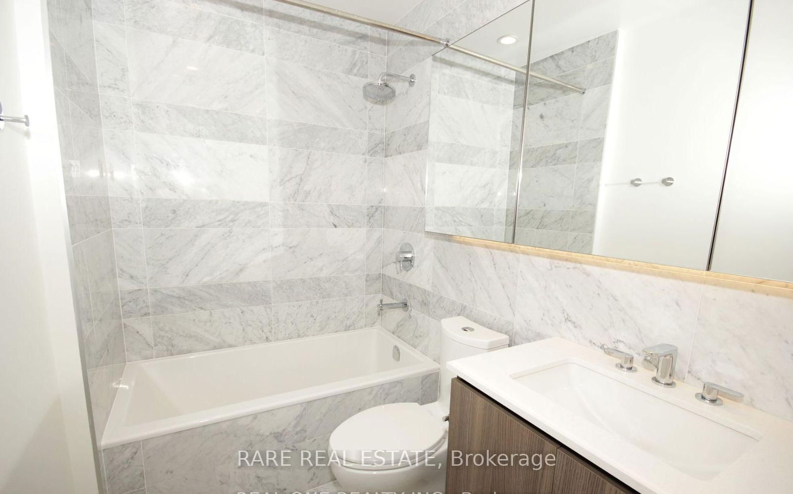 19 Bathurst St, unit 3102 for rent