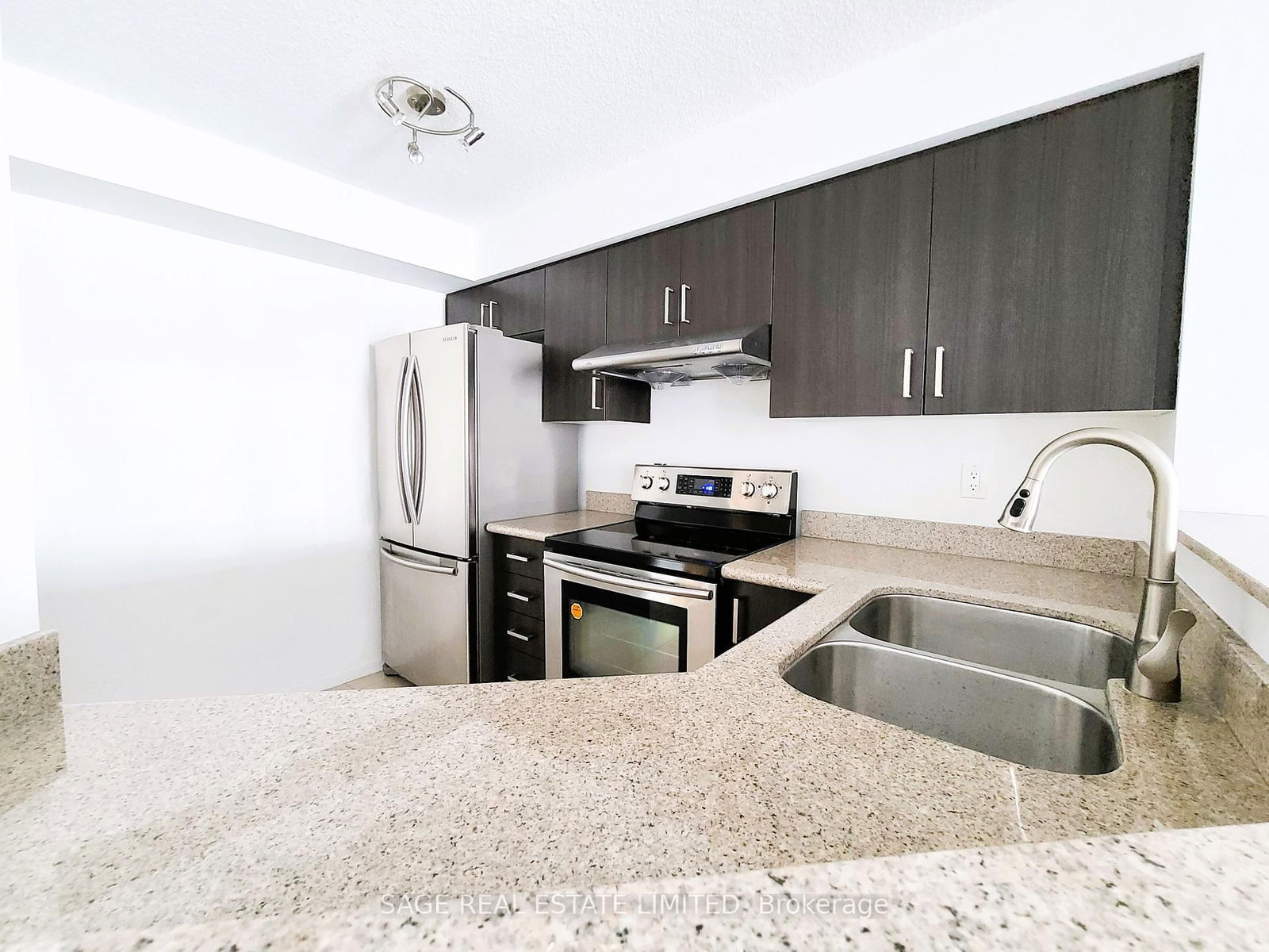 24 Wellesley St W, unit 1312 for rent