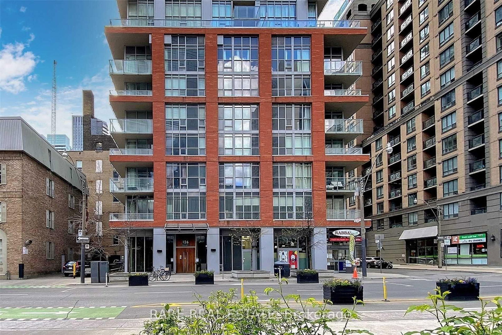 126 Simcoe St, unit 2702 for rent