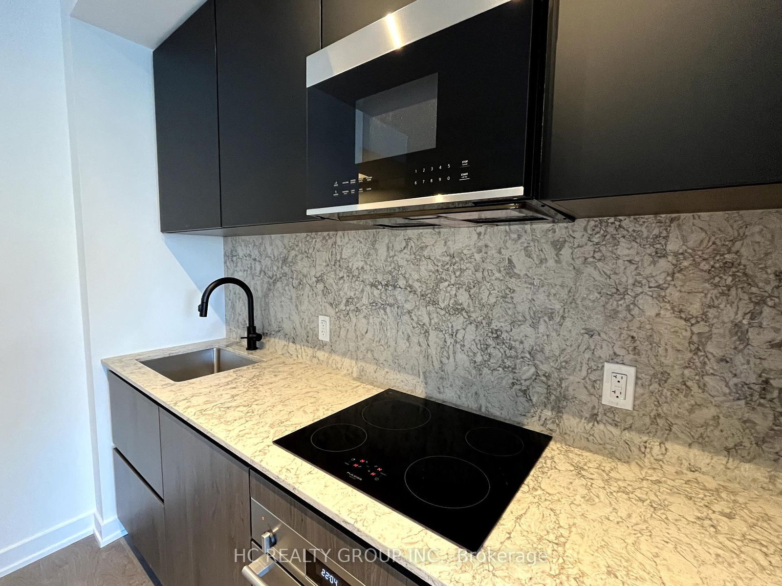 108 Peter St, unit 4105 for rent