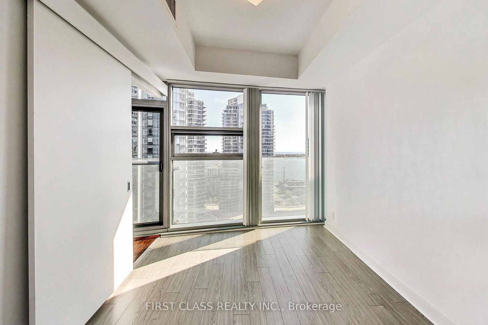 12 York St, unit 2003 for sale